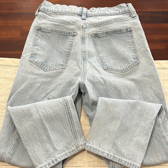 Gap Mom Jeans Boyfriend Light Wash Size 4 R - Picture 6 of 6